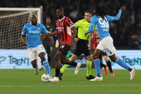 مودريتش ضد دي بروين.. تشكيل ميلان ونابولي في الدوري الإيطالي